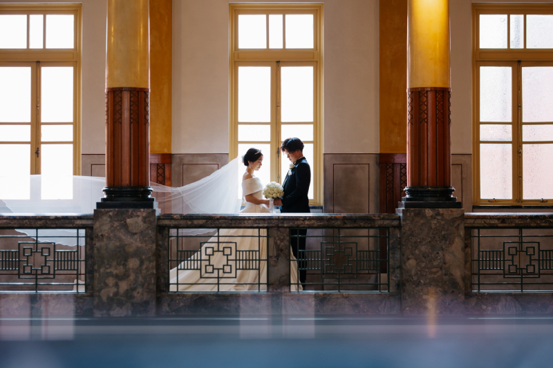 ロングヴェールをなびかせるお洒落なカットも