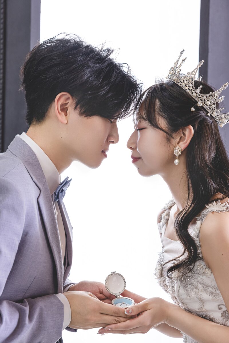 余計な言葉はいらない。 指輪がすべてを語ってくれている気がします。