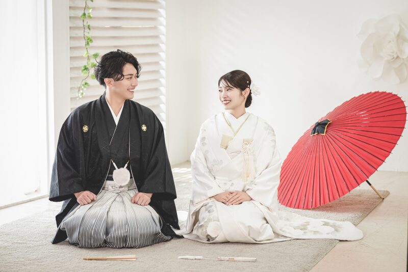 静けさの中に、誓いの光。