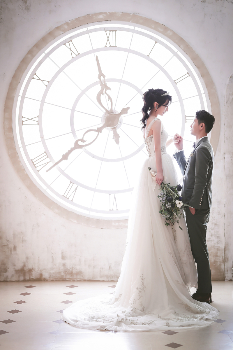 見つめ合って。