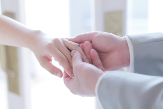 指輪の交換シーン