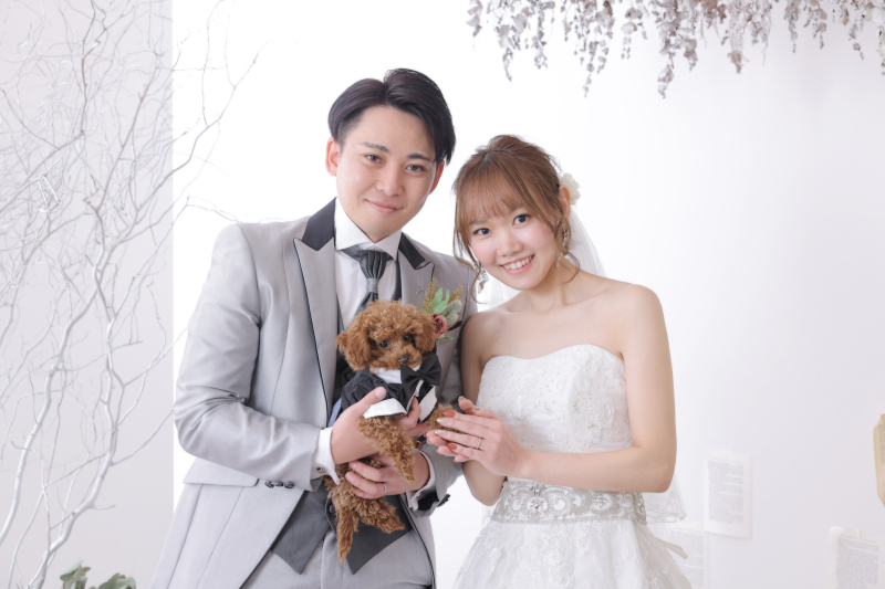 【ペットと一緒にフォトウェディング!】可愛いペットも家族の一員!お2人だけではなく大好きなペットと一緒に撮影可能♪