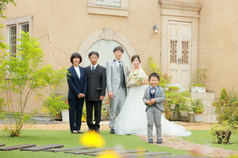 【家族でフォトウェディング・ご集合撮影ご希望の方!】洋装or和装(どちらか1着お選びいただけます)アルバム・データ付き!