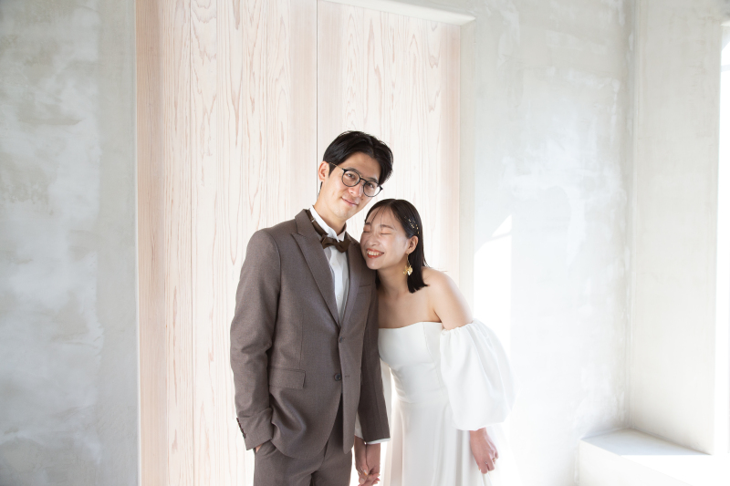 自然光の入るシンプルでオシャレなスタジオ