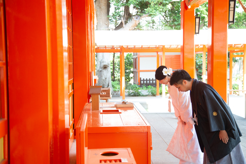 赤い神社に白無垢姿がとても素敵☆