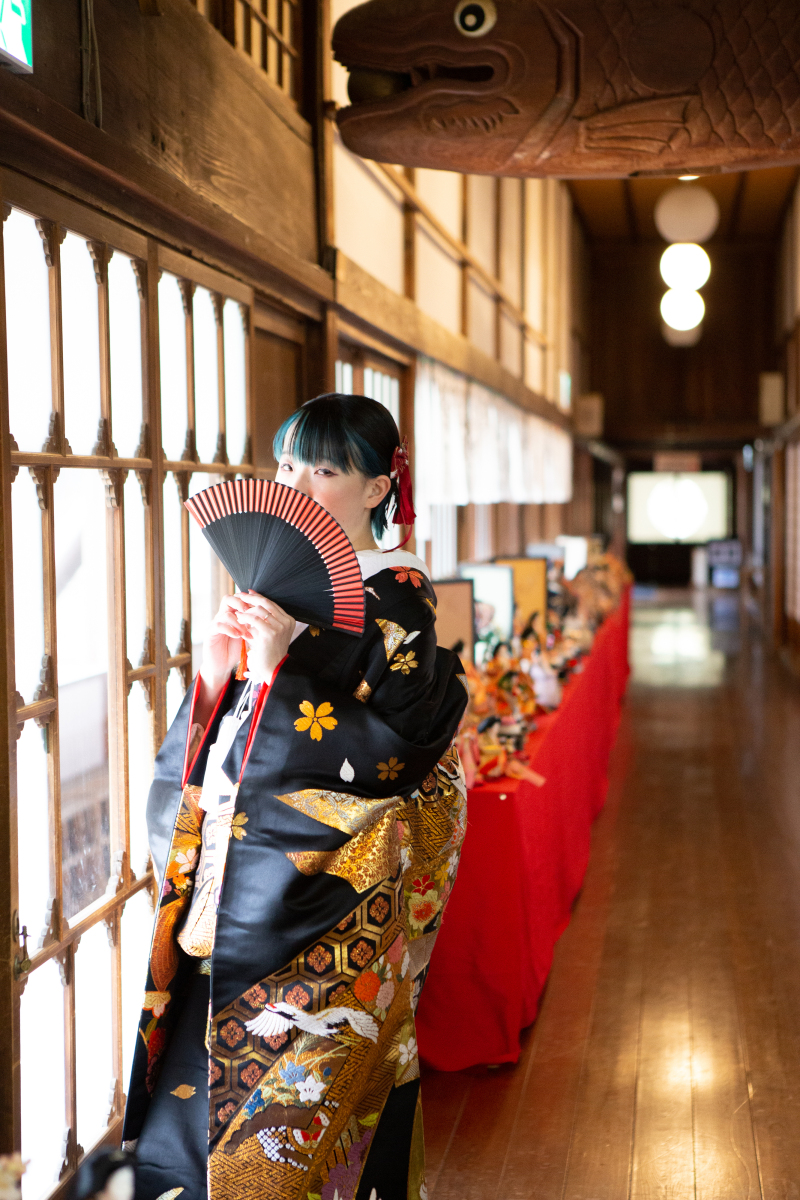 ロケーションならではの、窓辺での自然光写真