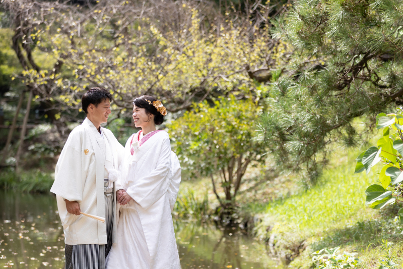 ご新婦様の素敵な花嫁姿に、ご新郎様もにっこり♪