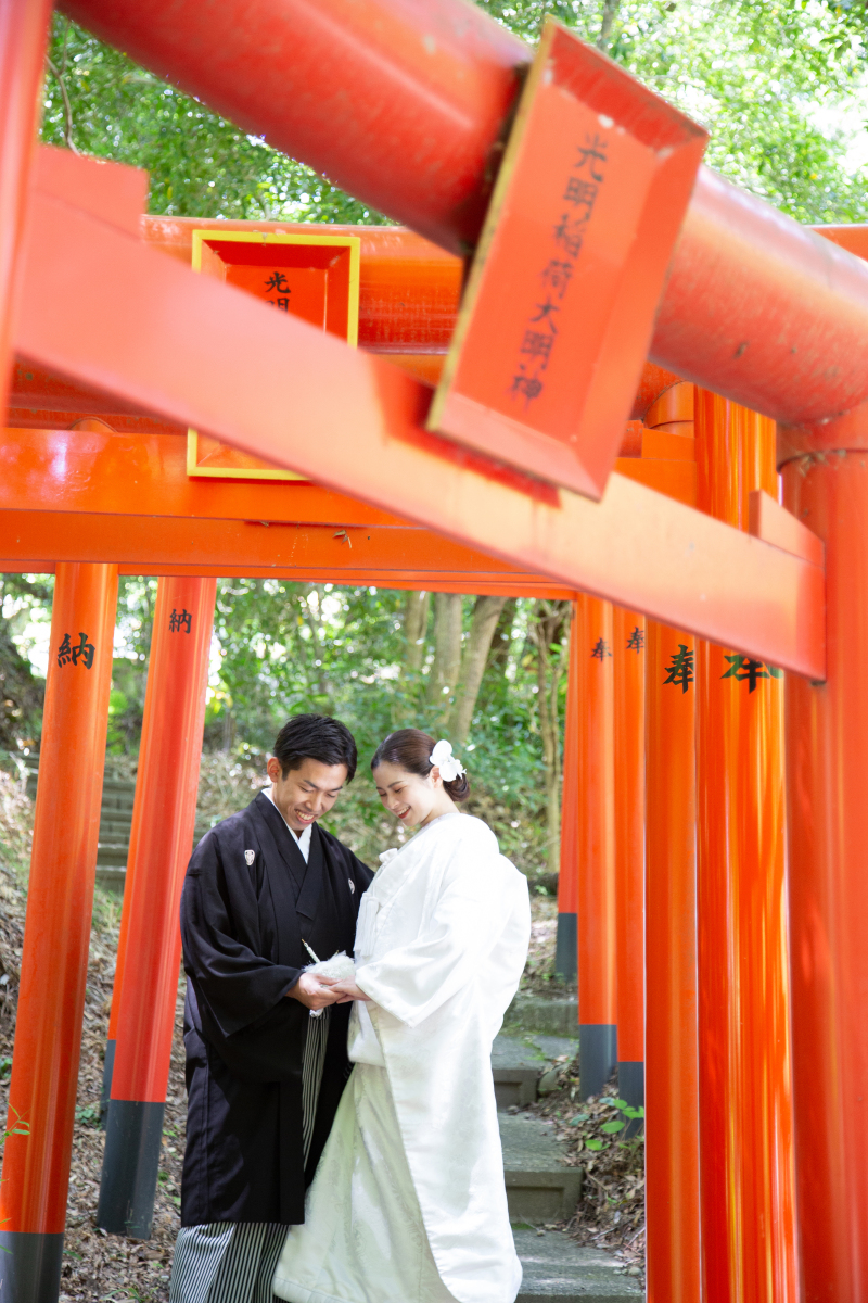 赤い鳥居も白無垢と相性バッチリ!