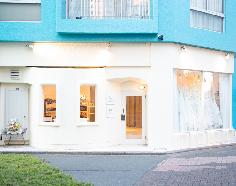 衣装の試着や、撮影のご相談は、衣装サロンにて