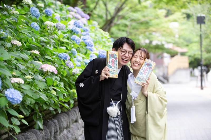 最後は有名な法多山のお団子を持ってニッコリ♪