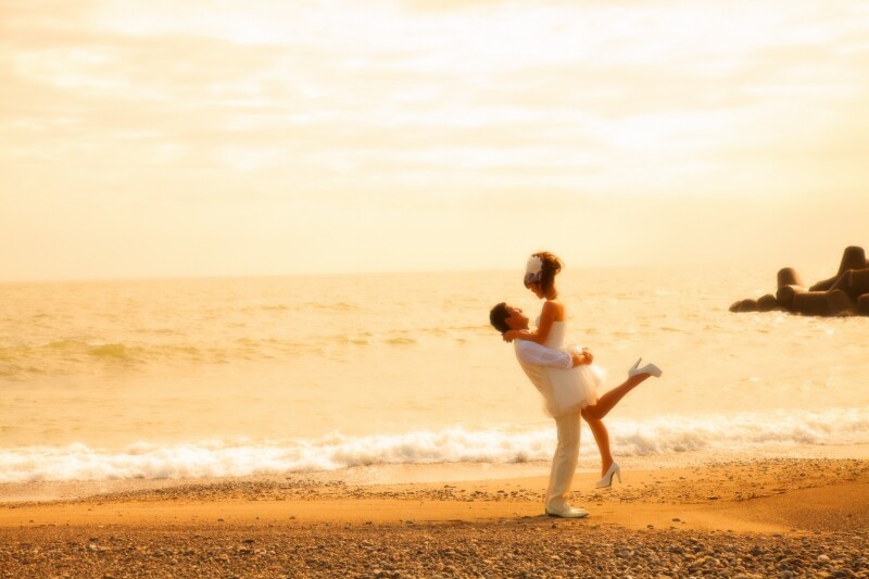 シイキ写真館　amu wedding　_海で撮影できる