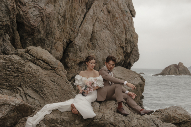 シイキ写真館　Shiiki wedding　_海で撮影できる