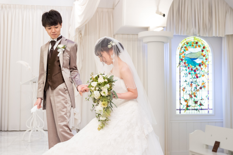 新婦の手を取り式台へ・・・