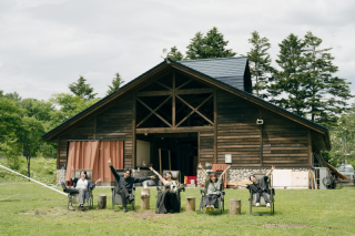 北海道のグランピングで友達とフォトウェディング！