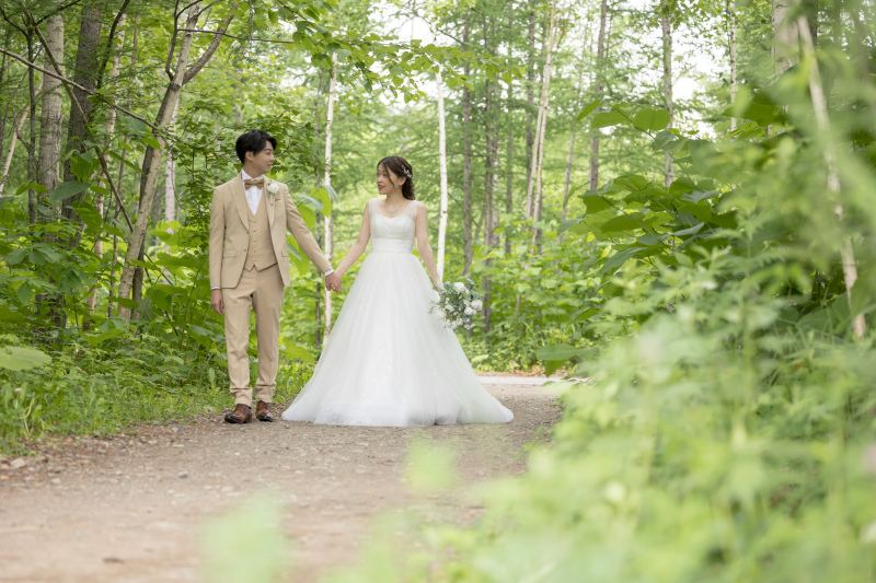 美しいドレスで笑顔も自然とこぼれる！