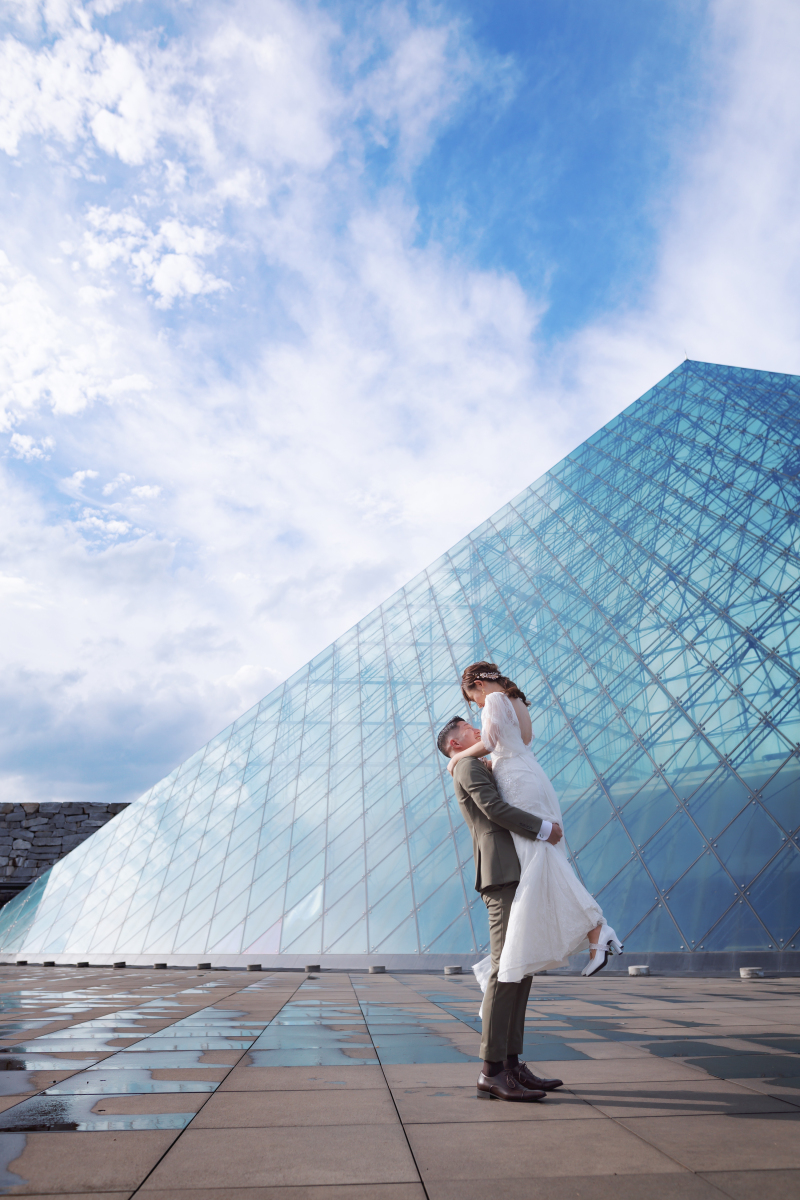 ガラスのピラミッド