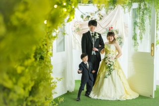 パステルカラーに輝くチャペルで挙式✧˖°