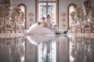 チャペルで挙式のようなお写真を