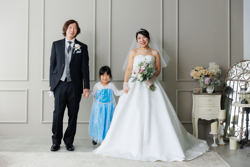 家族と一緒に結婚式セレモニー風!チャペルフォトウェディング