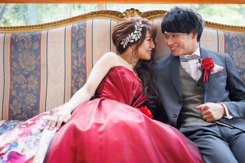 カラードレスに着替えて