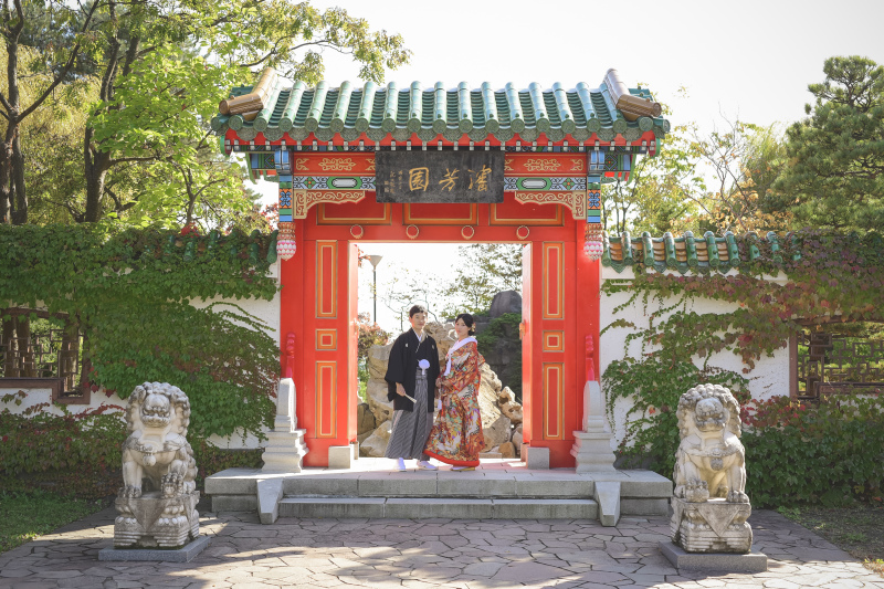 あまり知られていない庭園の前で