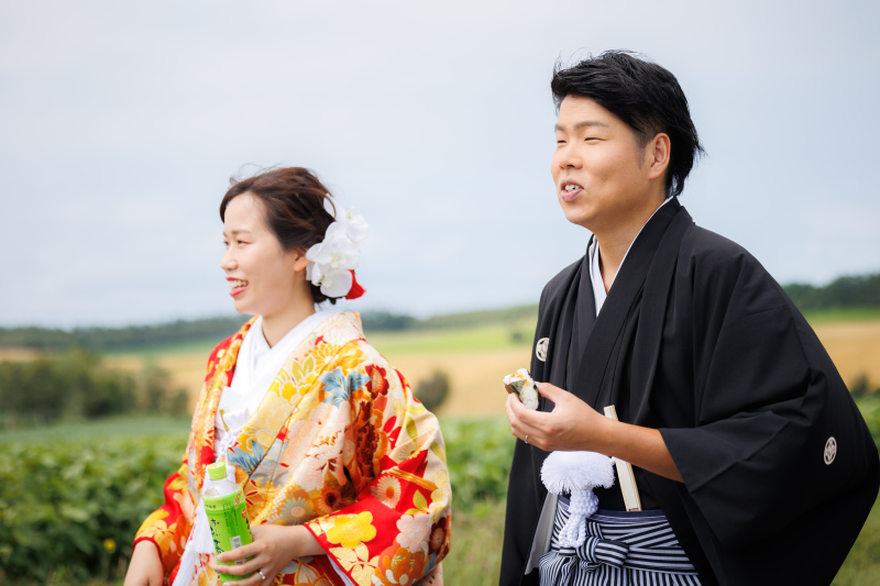 風に当たりながら食べるおにぎりがおいしい