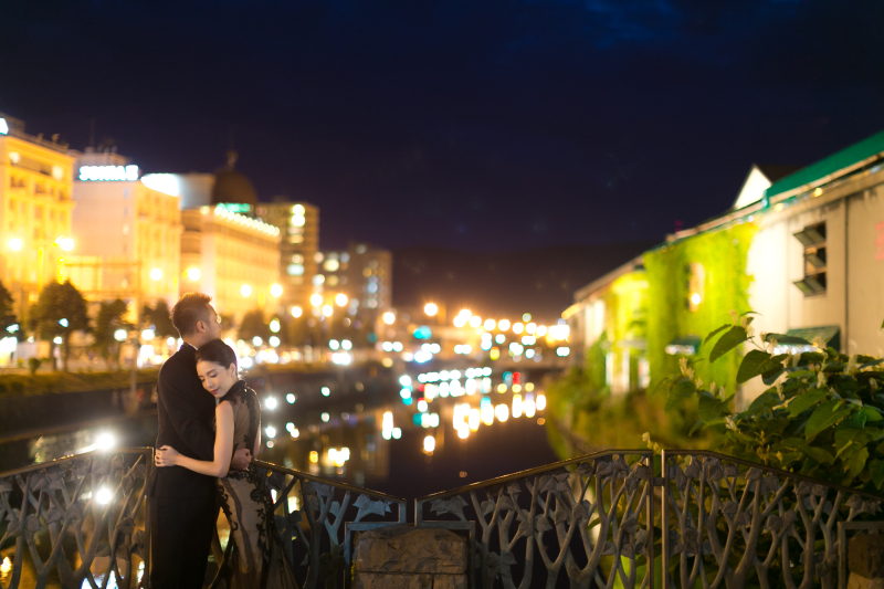 倉庫街のライトアップが水面に美しく反射する「小樽運