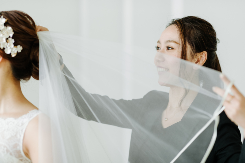 当日までの流れ②| お近くのスタジオで衣裳合わせ