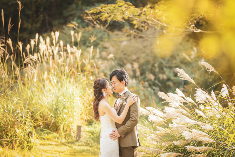 ススキをバックに