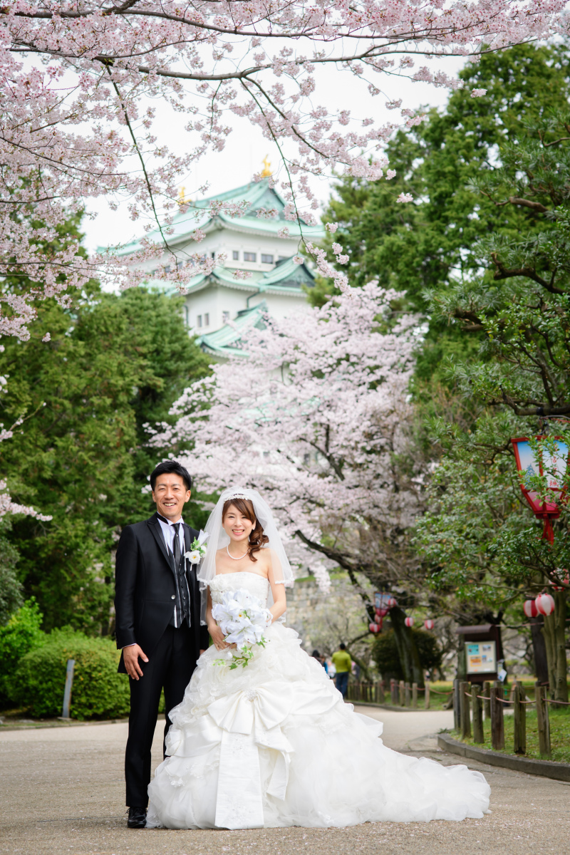 名古屋城をバックに