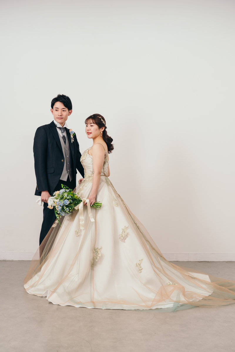 まずは全身の姿を