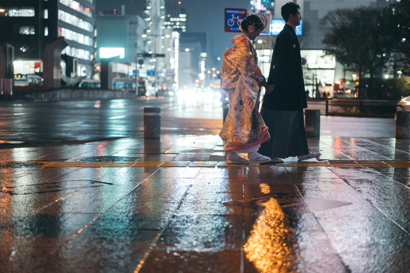 和装で夜の街へ