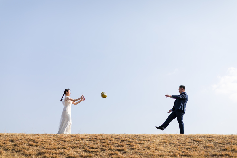 青空とラグビーボール