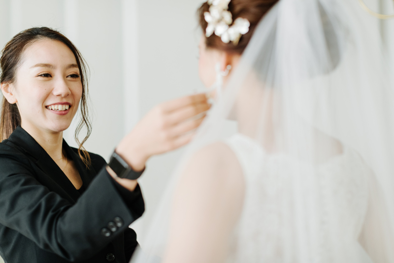 ②お近くの店舗で衣装あわせ