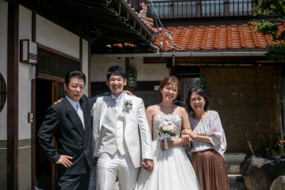 ラヴィファクトリー名古屋店_大切な家族との記念写真＜Family wedding＞