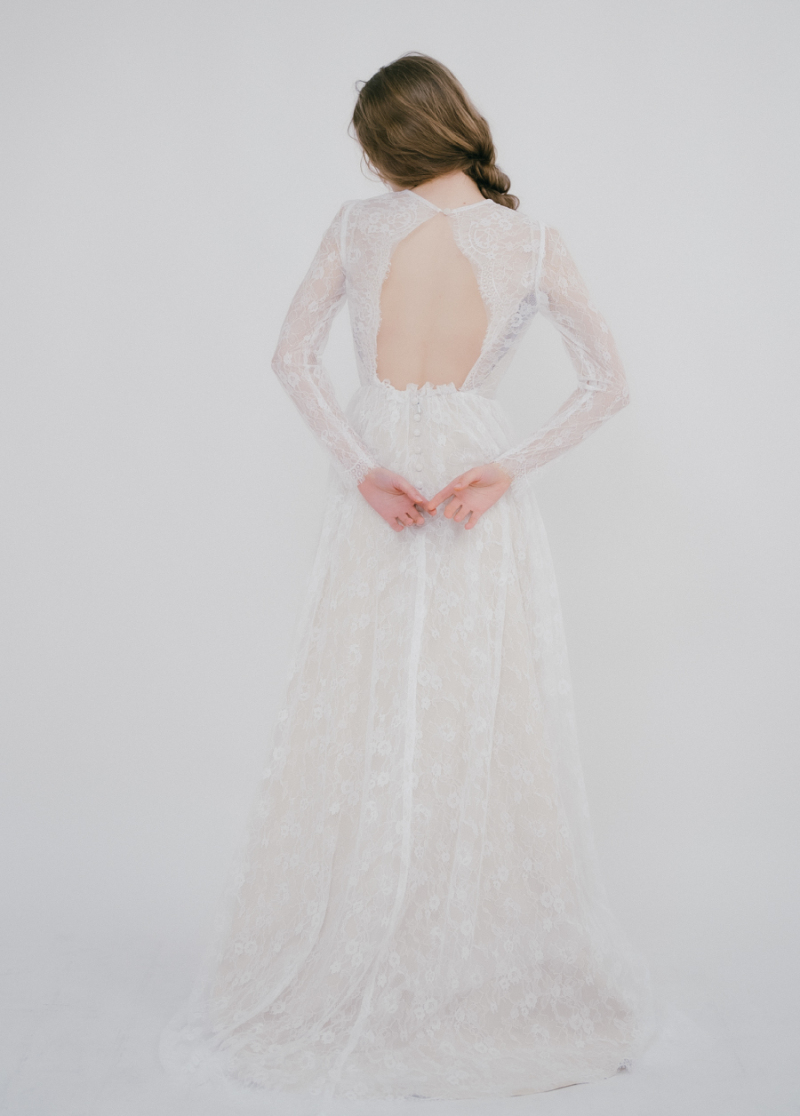 新作衣装コレクション〈Sofia〉