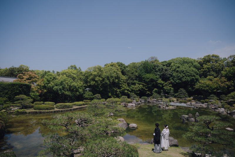 壮大な庭園とともに
