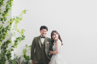 洋装にてスタジオ撮影