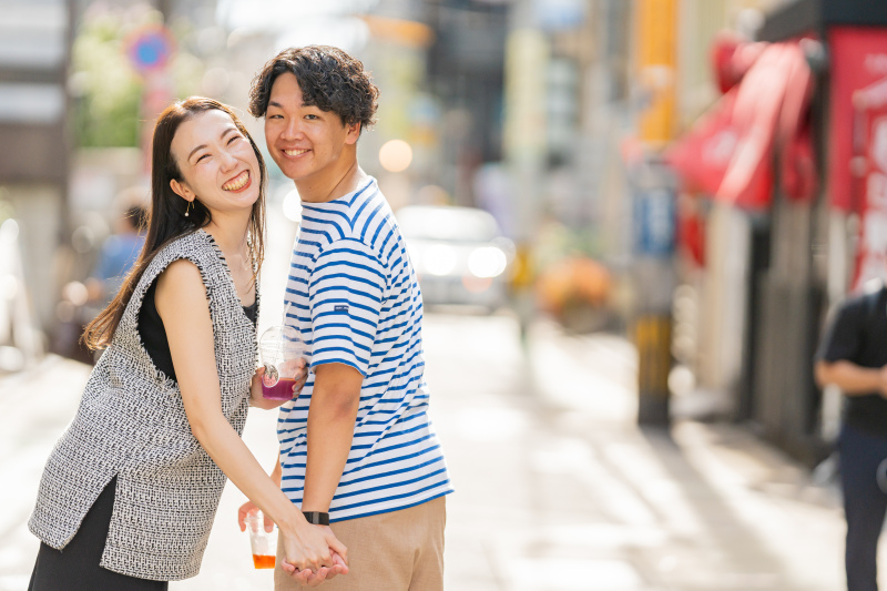 店舗周辺で私服撮影！