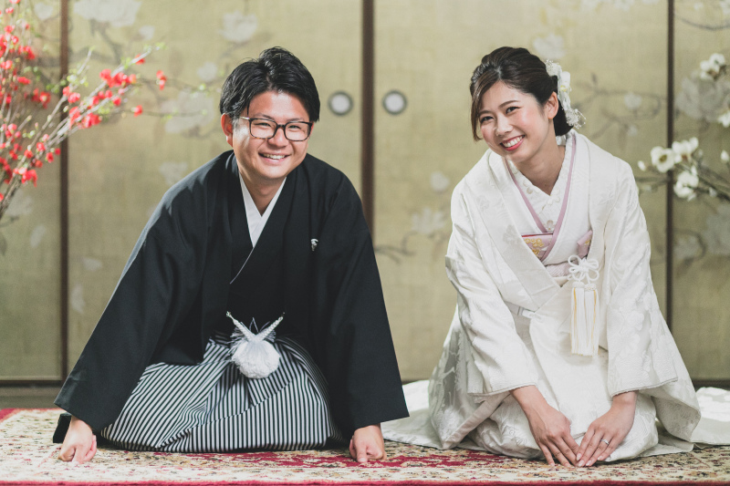 定番の正座で！