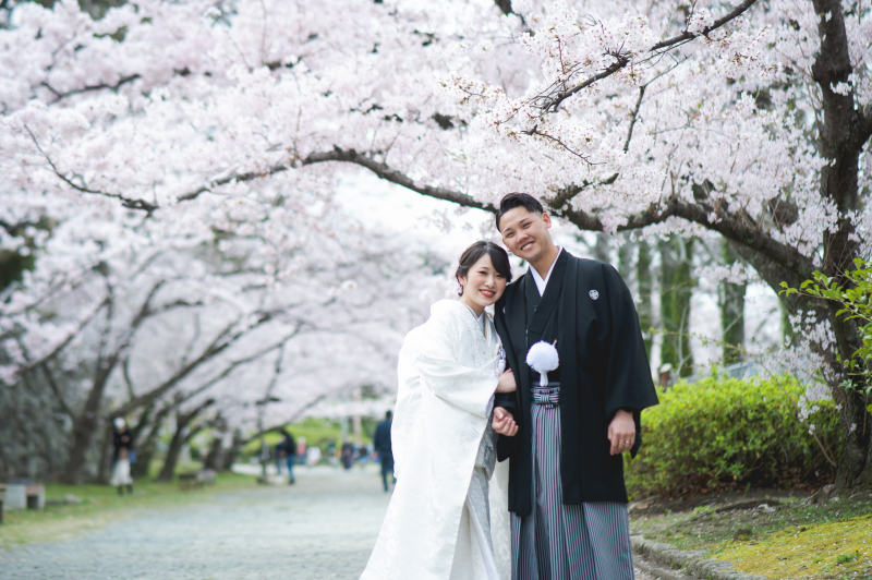 桜いっぱいのスポットでツーショットからスタート！