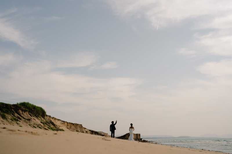海沿いを歩きながら。