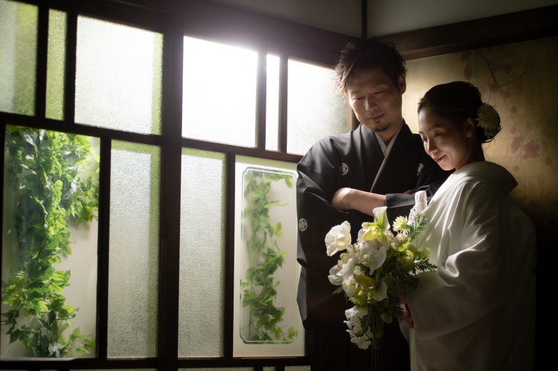 スタジオの照明で…！