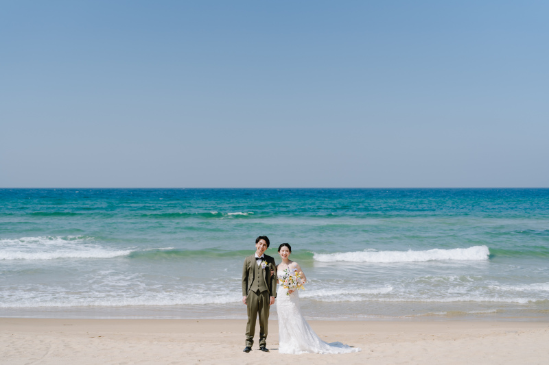 海をバックに！