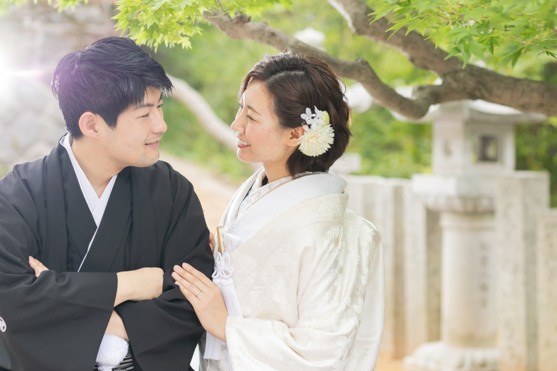 緑を入れて逆光で柔らかい雰囲気で。