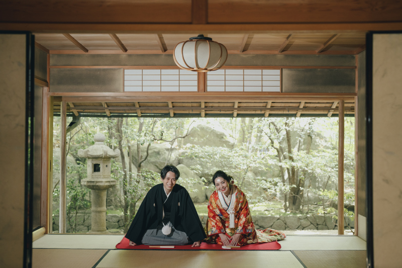 最後は定番の正座で...