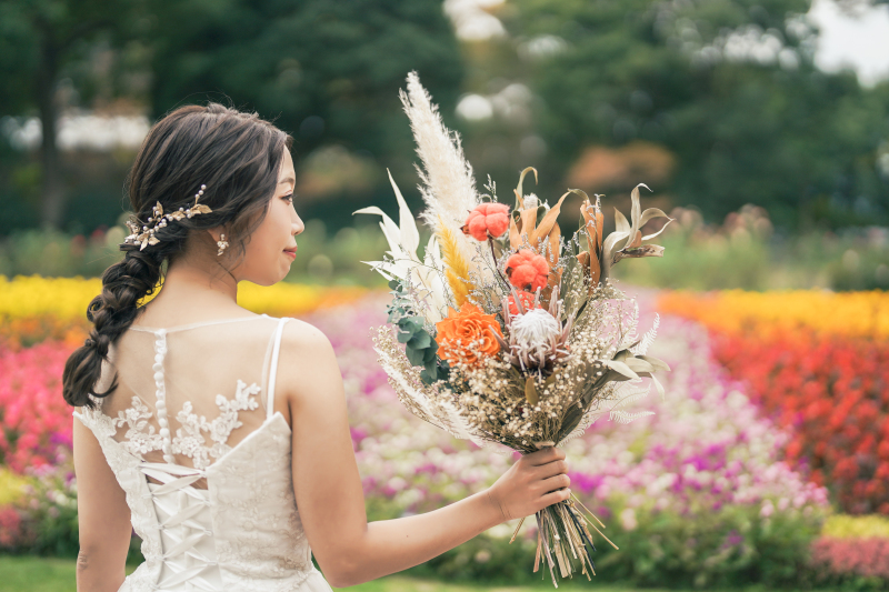 お持ち込みのブーケと一緒に新婦様ソロショット