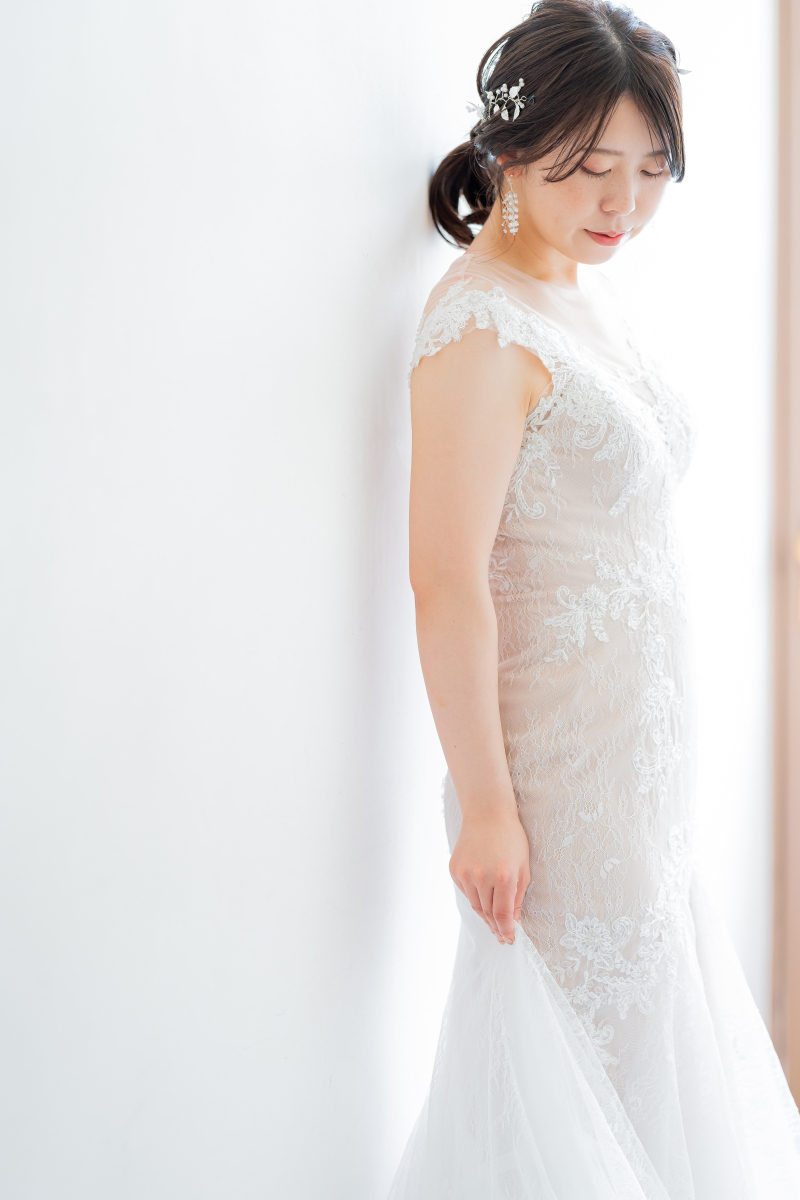 柔らかな光が入る素敵なスポットにて新婦様ソロ