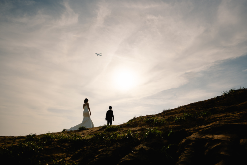 崖に登りながら。