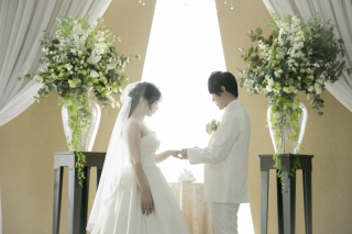 大切な人に見守られるチャペルフォト。